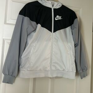 NIKE Boys Lightweight Jacket (size M)